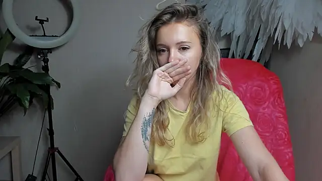 Snapshot of foxy_blond chatting on September 29, 2025, 12:06 am foxy blond online show from September 29, 2025, 12:06 am