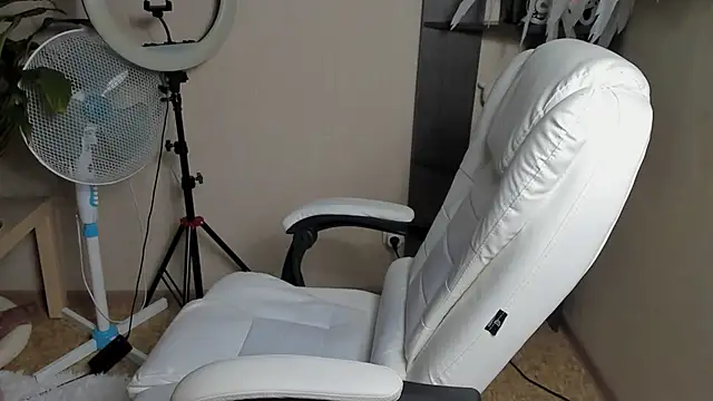 Snapshot of foxy_blond chatting on September 10, 2025, 12:09 am foxy blond online show from September 10, 2025, 12:09 am