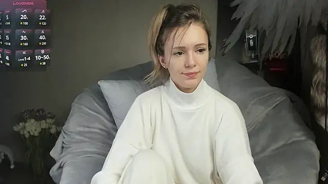 Snapshot of foxy_blond chatting on March 14, 2025, 9:35 am foxy blond online show from March 14, 2025, 9:35 am