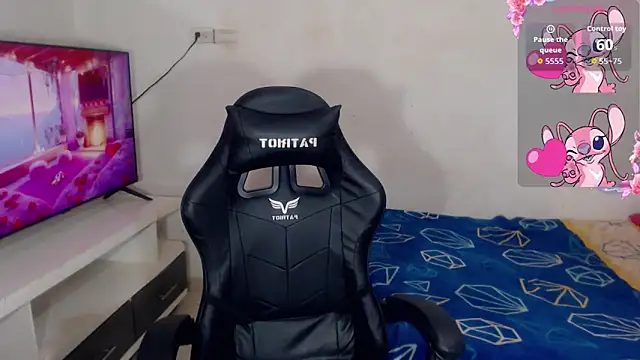 DannaDocell online show from April 16, 2026, 10:16 am