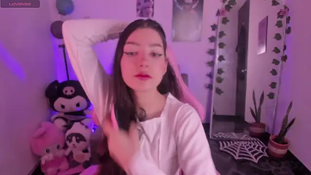 Snapshot of cami_mila9 chatting on October 16, 2025, 9:45 pm cami mila9 online show from October 16, 2025, 9:45 pm