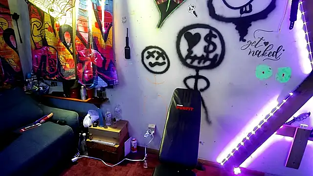 Snapshot of KRYZTALYNXXX chatting on January 20, 2025, 11:43 pm KRYZTALYNXXX online show from January 20, 2025, 11:43 pm