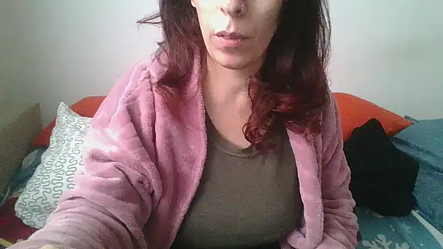 Snapshot of hairygirl80 chatting on December 1, 2025, 9:43 am hairygirl80 online show from December 1, 2025, 9:43 am