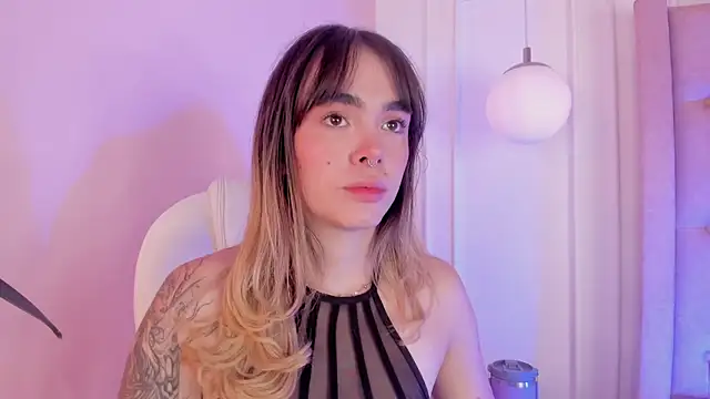 Snapshot of Lucy_Vega chatting on November 19, 2025, 4:45 am Lucy Vega online show from November 19, 2025, 4:45 am