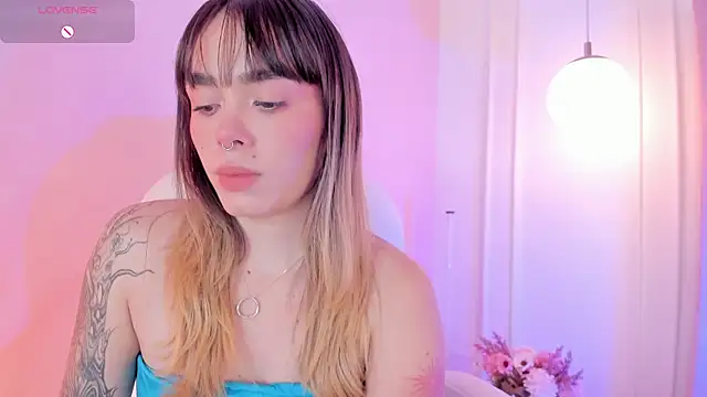 Snapshot of Lucy_Vega chatting on December 17, 2025, 4:50 am Lucy Vega online show from December 17, 2025, 4:50 am