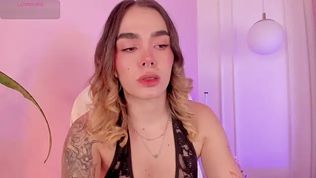 Snapshot of Lucy_Vega chatting on October 30, 2025, 4:11 am Lucy Vega online show from October 30, 2025, 4:11 am