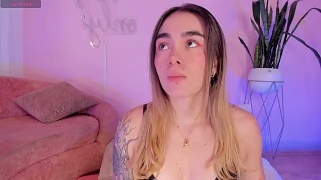 Snapshot of Lucy_Vega chatting on November 1, 2025, 4:30 am Lucy Vega online show from November 1, 2025, 4:30 am