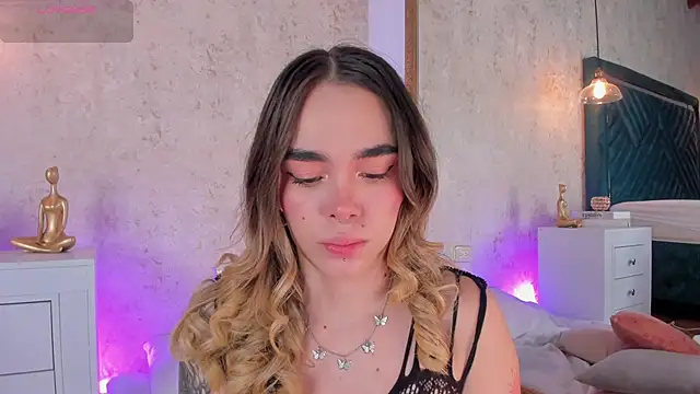 Snapshot of Lucy_Vega chatting on October 19, 2025, 3:53 am Lucy Vega online show from October 19, 2025, 3:53 am