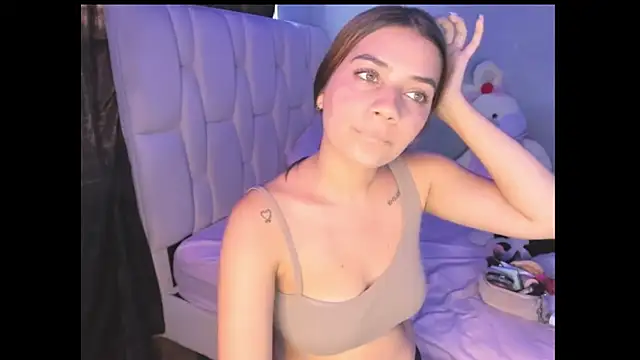 Snapshot of KittyKlum chatting on March 19, 2025, 10:42 pm KittyKlum online show from March 19, 2025, 10:42 pm