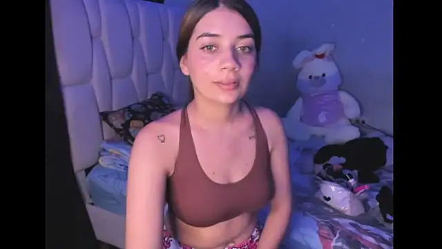 Snapshot of KittyKlum chatting on February 24, 2025, 11:09 pm KittyKlum online show from February 24, 2025, 11:09 pm