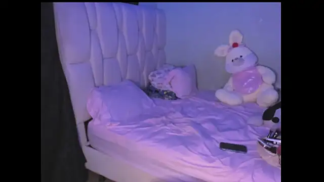 Snapshot of KittyKlum chatting on March 18, 2025, 11:20 pm KittyKlum online show from March 18, 2025, 11:20 pm