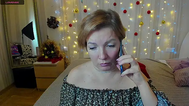 Snapshot of Katherine_Fox chatting on December 12, 2024, 7:41 am Katherine Fox online show from December 12, 2024, 7:41 am