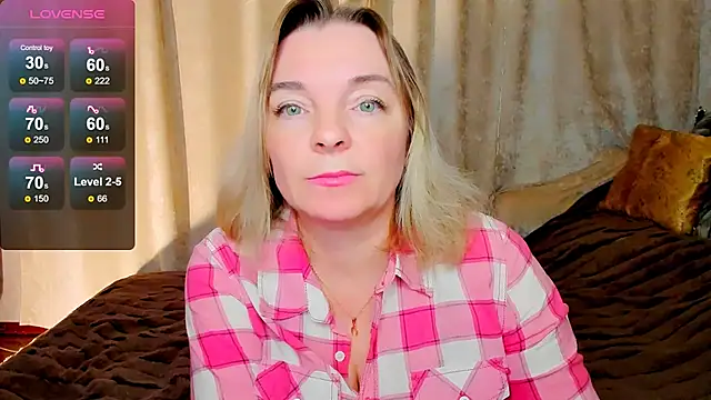 Snapshot of Regina__blue chatting on October 5, 2025, 5:47 pm Regina blue online show from October 5, 2025, 5:47 pm