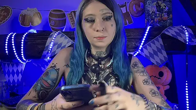 coyemoo online show from September 28, 2025, 8:21 am