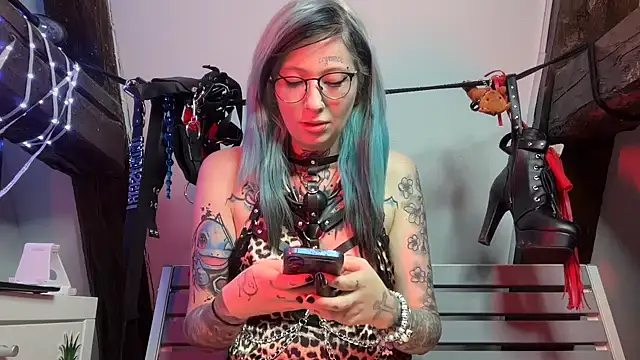 coyemoo online show from November 8, 2025, 9:35 am