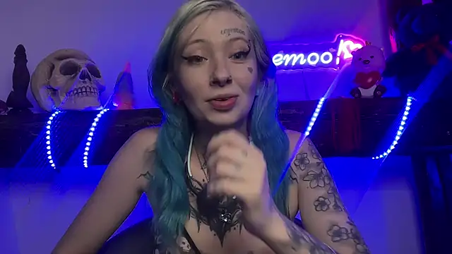 coyemoo online show from February 26, 2025, 8:04 pm