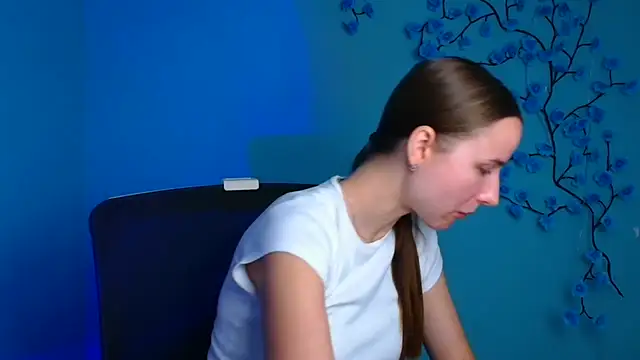 Eva Janee online show from July 7, 2026, 5:54 am