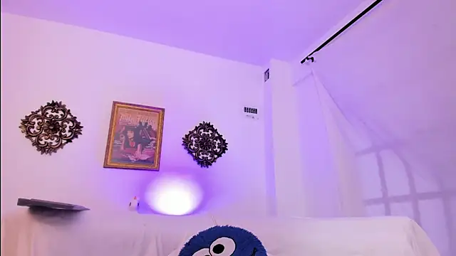 VeronicaGilss online show from October 12, 2025, 10:33 pm