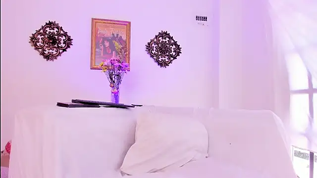 VeronicaGilss online show from October 2, 2025, 8:45 pm