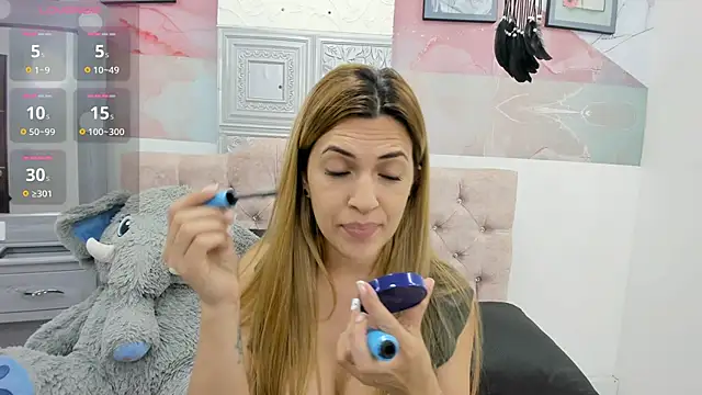 EvaaLovia1 online show from February 5, 2025, 3:31 pm