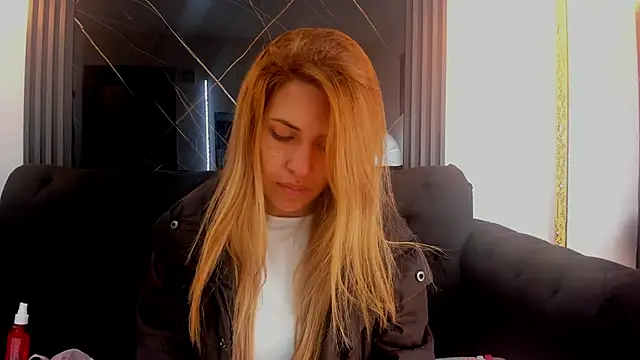 EvaaLovia1 online show from September 24, 2025, 1:39 pm