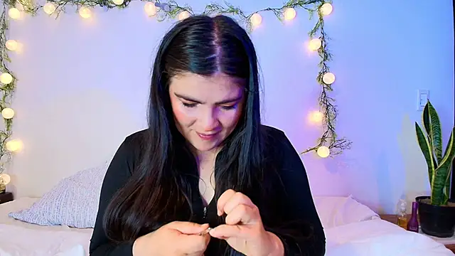 Amara vega online show from April 9, 2026, 7:47 am