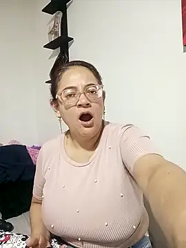 skarleth001 online show from February 2, 2025, 4:48 am