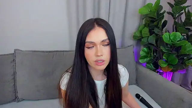 sexyangeloux online show from April 30, 2026, 8:57 pm