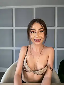 FatmaMoan online show from February 1, 2025, 8:05 pm