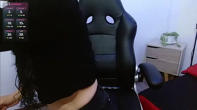 Snapshot of AlexandraJones_ chatting on September 23, 2025, 1:56 am AlexandraJones online show from September 23, 2025, 1:56 am