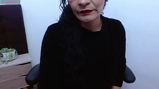 Snapshot of AlexandraJones_ chatting on October 13, 2025, 8:32 pm AlexandraJones online show from October 13, 2025, 8:32 pm