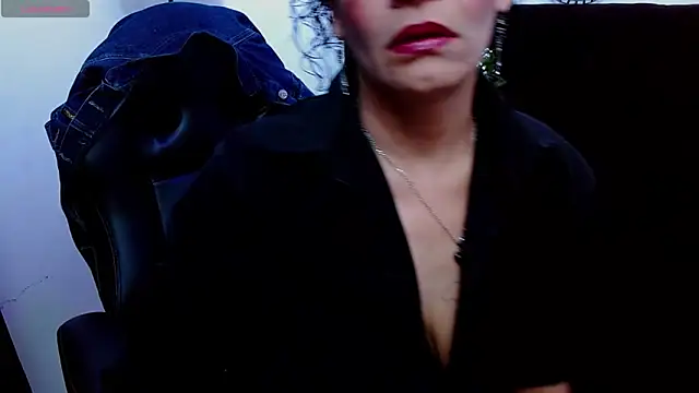 Snapshot of AlexandraJones_ chatting on November 2, 2025, 3:44 am AlexandraJones online show from November 2, 2025, 3:44 am