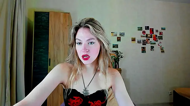 Niky  Jess online show from December 17, 2024, 5:18 am