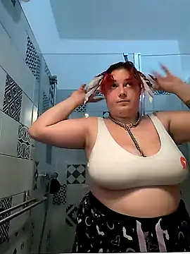 Snapshot of LadyRochester chatting on October 6, 2025, 10:10 pm LadyRochester online show from October 6, 2025, 10:10 pm