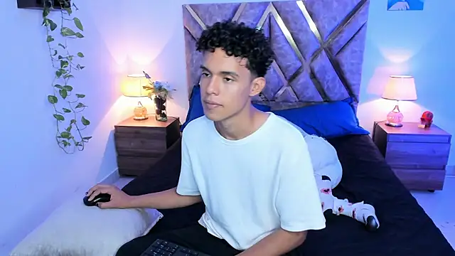 Snapshot of nickolas_moon chatting on October 3, 2025, 10:11 pm nickolas moon online show from October 3, 2025, 10:11 pm