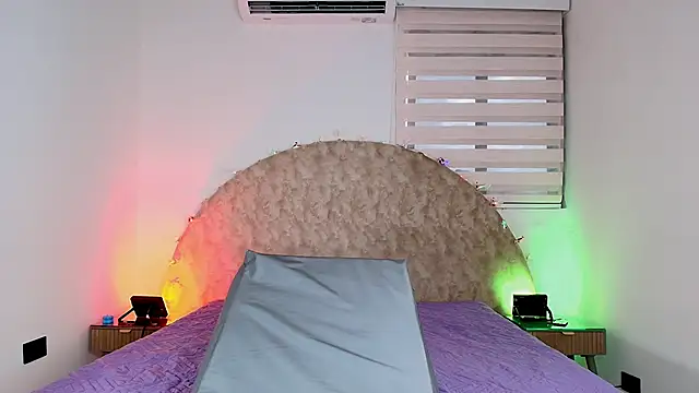 anisha x online show from December 1, 2025, 7:15 pm