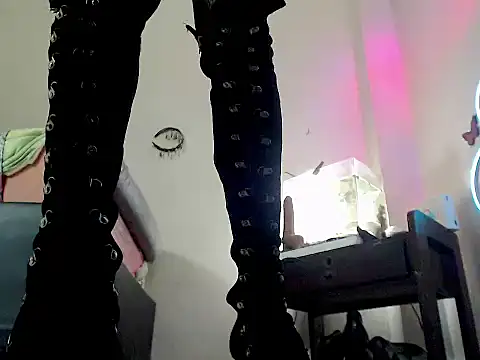 kimkardasha98 online show from April 7, 2026, 11:17 pm