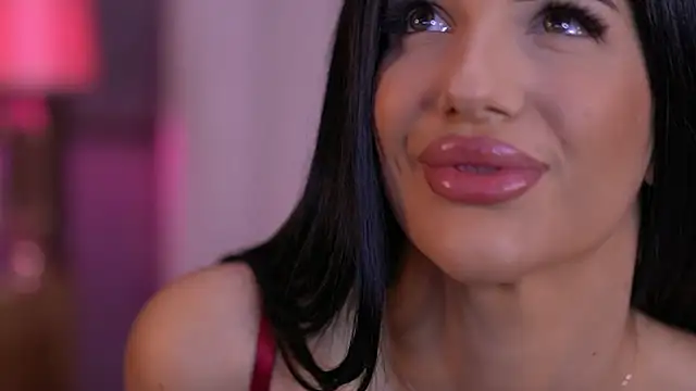 RaisaKali online show from December 17, 2025, 4:56 pm