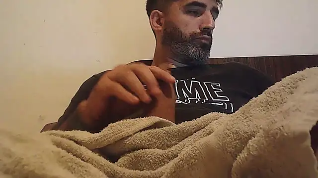 ozzypsico13 online show from April 24, 2026, 1:51 am