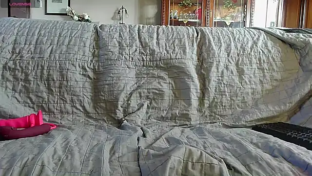 LauraMonolo online show from June 5, 2026, 6:29 am