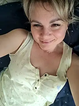 candy queeen online show from March 31, 2026, 11:01 am