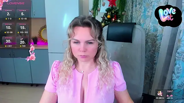 Snapshot of candy_queeen chatting on December 7, 2024, 8:00 pm candy queeen online show from December 7, 2024, 8:00 pm