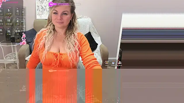 Snapshot of candy_queeen chatting on October 20, 2025, 12:27 pm candy queeen online show from October 20, 2025, 12:27 pm