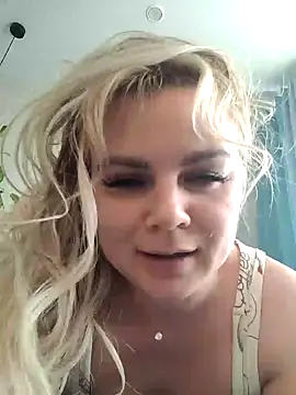 Snapshot of candy_queeen chatting on February 26, 2025, 4:52 am candy queeen online show from February 26, 2025, 4:52 am