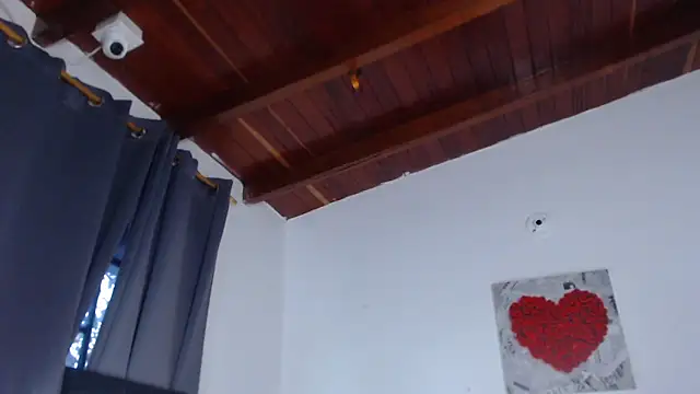 Snapshot of Amara_Red chatting on September 30, 2025, 11:16 am Amara Red online show from September 30, 2025, 11:16 am