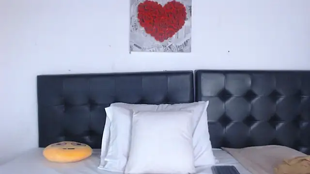 Amara Red online show from November 12, 2025, 11:36 am