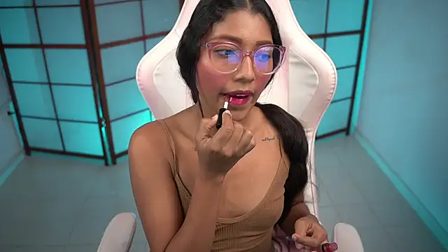 Snapshot of small_emilie chatting on November 9, 2025, 2:21 pm small emilie online show from November 9, 2025, 2:21 pm