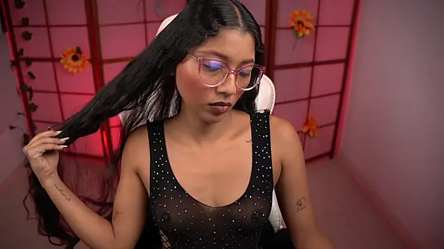 Snapshot of small_emilie chatting on October 20, 2025, 1:22 pm small emilie online show from October 20, 2025, 1:22 pm