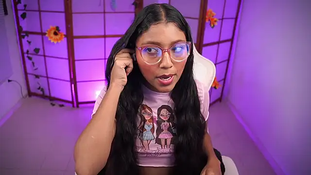 Snapshot of small_emilie chatting on October 6, 2025, 1:12 pm small emilie online show from October 6, 2025, 1:12 pm