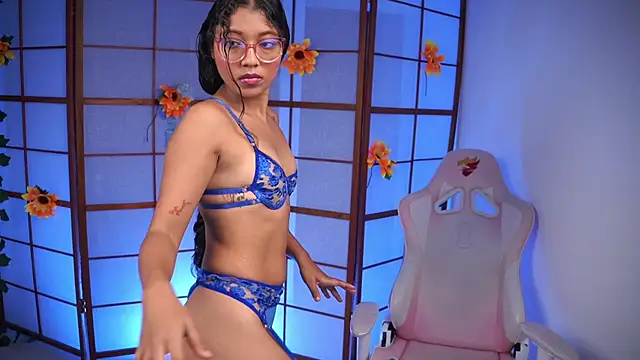 Snapshot of small_emilie chatting on September 29, 2025, 1:06 pm small emilie online show from September 29, 2025, 1:06 pm